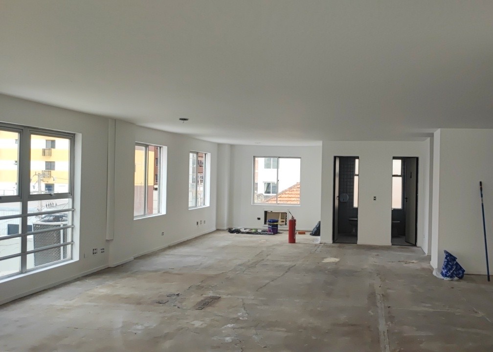 Sala comercial n° 201 c/ 05 vagas em Curitiba/PR