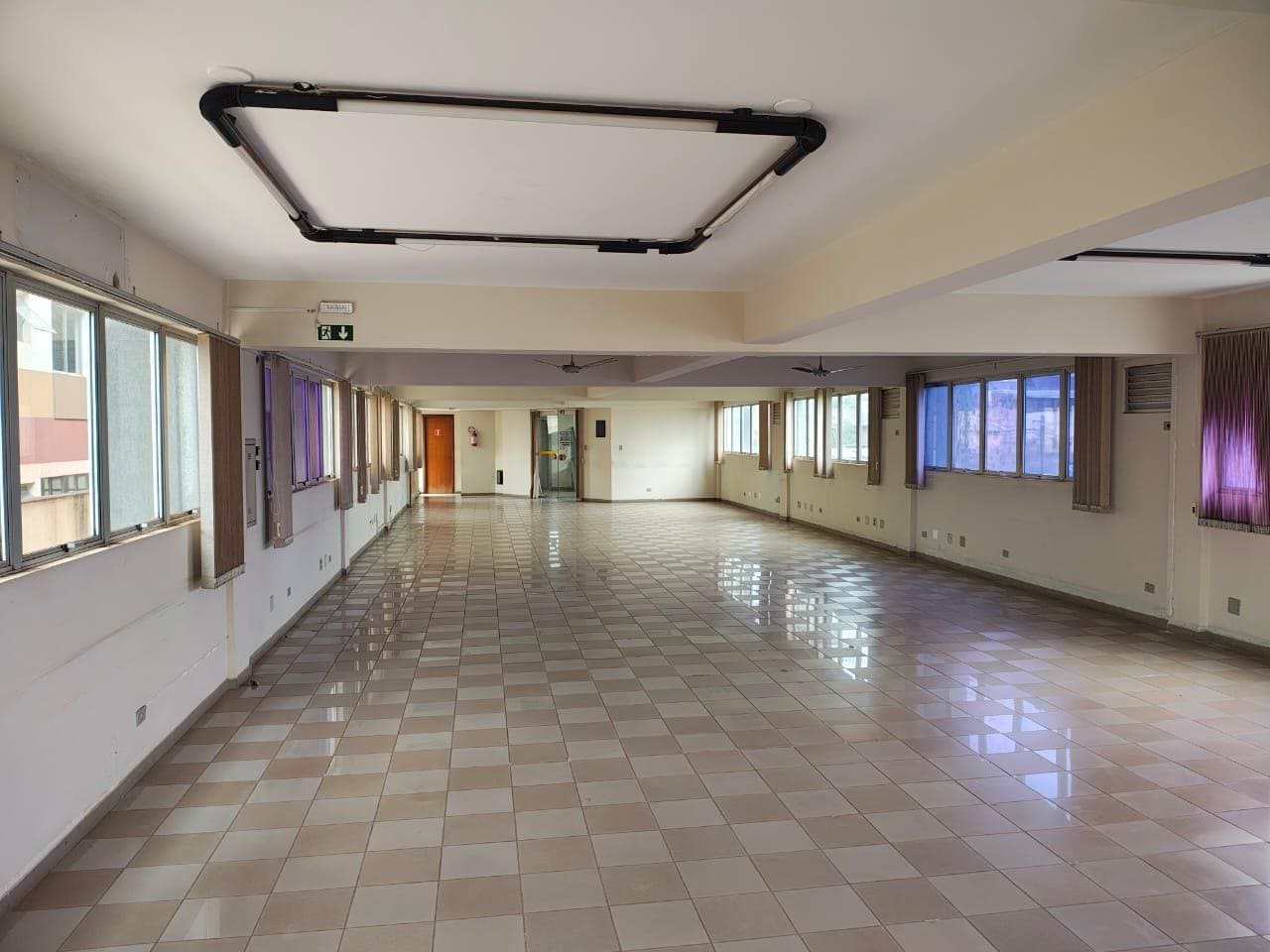 Edifício comercial c/ 04 pavimentos + subsolo e bens diversos em Londrina/PR