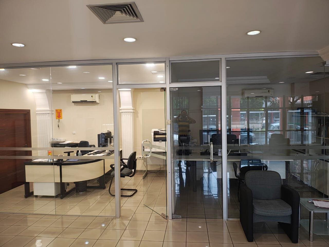 Edifício comercial c/ 04 pavimentos + subsolo e bens diversos em Londrina/PR